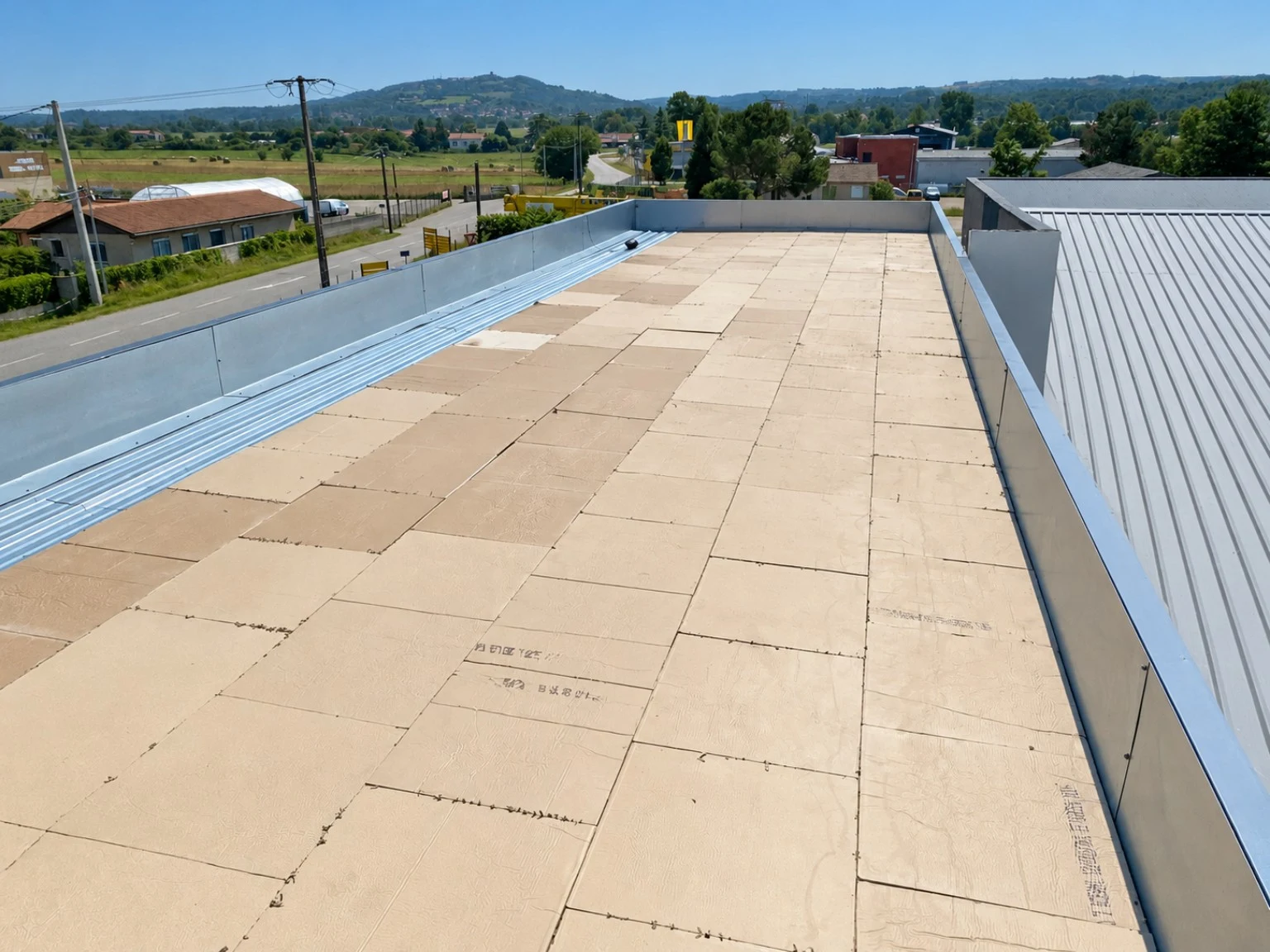 Isolation en panneaux de mousse polyuréthane — 140 mm — chantier à Albon